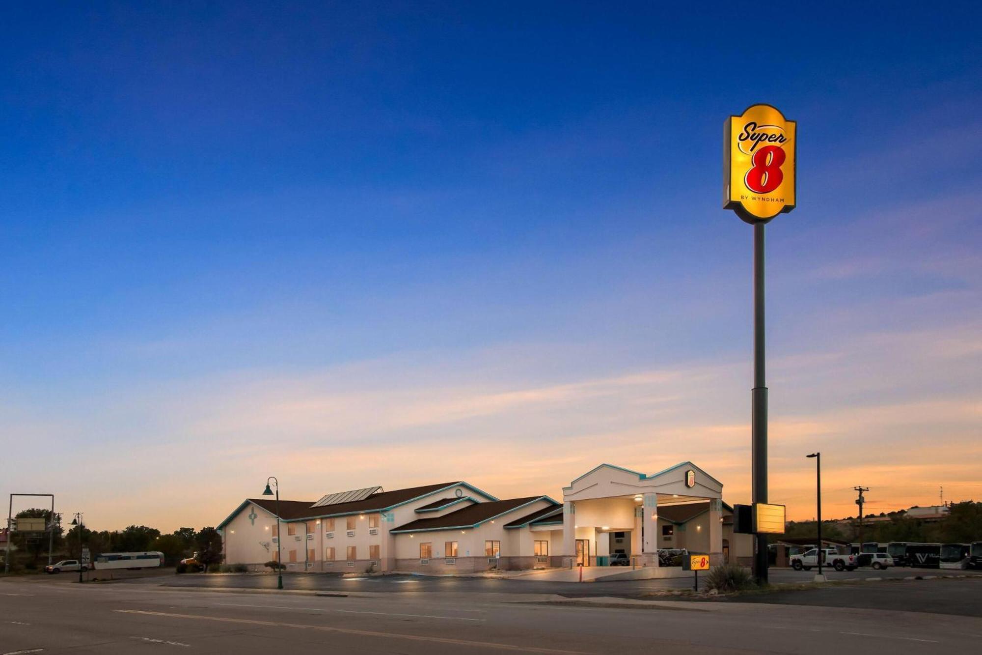 Super 8 By Wyndham Santa Rosa Hotel Exterior photo